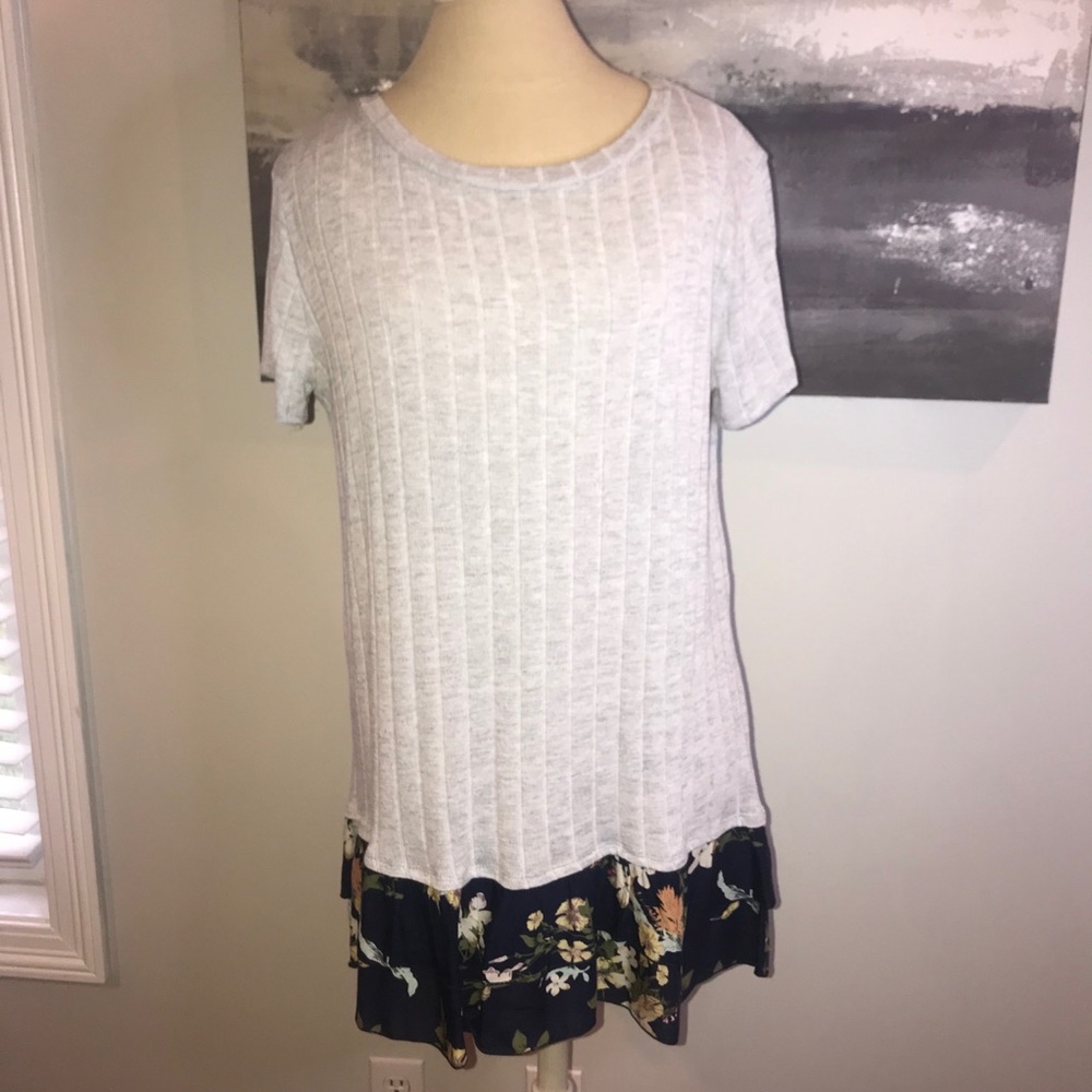 Vizio Boutique ribbed top with floral ruffle, L